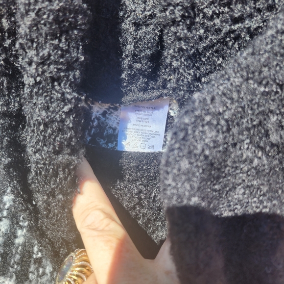 Atten :Qty 3 poncho cowl neck 36 inches shoulder to hem fits at least sm to 2xl. - Picture 6 of 7